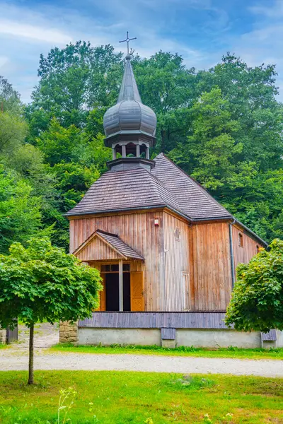 Nowy Sacz, Poland.IMAGE 'deki Sadecki Ethnographic Park' taki tahta kilise.