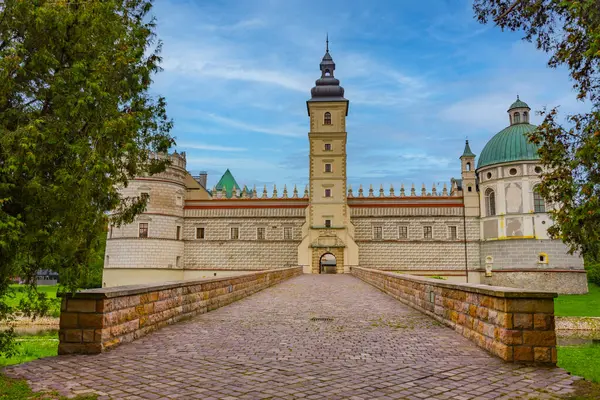 Poland.IMAGE 'deki Krasiczyn kalesinde gün doğumu.