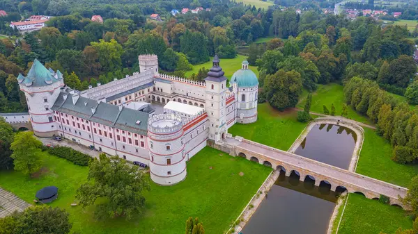 Poland.IMAGE 'deki Krasiczyn kalesinde gün doğumu.