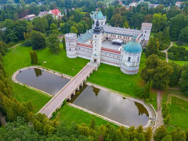 Poland.IMAGE 'deki Krasiczyn kalesinde gün doğumu.