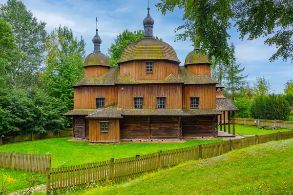 Lublin Köyü Açık Hava Müzesi, Poland.IMAGE 'deki Yunan Katolik İsa' nın Doğumu Kilisesi.