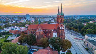 Bialystok, Poland.IMAGE 'da Kutsal Bakire Meryem' in Varsayımının Katedral Bazilikası 'nın gün doğumu manzarası.