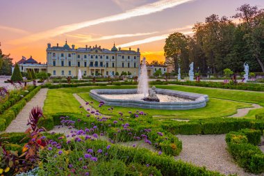 Bialystok, Poland.IMAGE Branicki sarayının gün doğumu manzarası