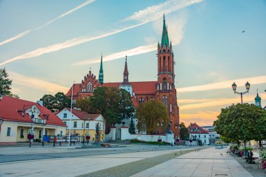 Bialystok, Poland.IMAGE 'da Kutsal Bakire Meryem' in Varsayımının Katedral Bazilikası 'nın gün doğumu manzarası.