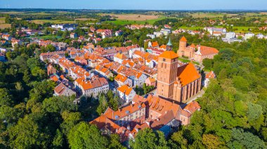 Polonya 'nın Reszel kasabasının panorama manzarası.