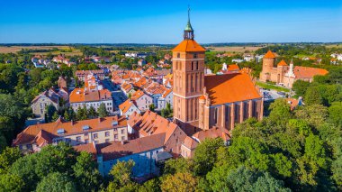 Polonya 'nın Reszel kasabasının panorama manzarası.