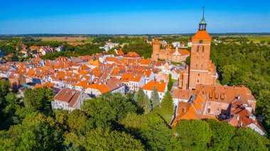 Polonya 'nın Reszel kasabasının panorama manzarası.