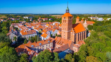 Polonya 'nın Reszel kasabasının panorama manzarası.