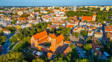 Olsztyn 'in günbatımı manzarası ve Poland.IMAGE kalesi