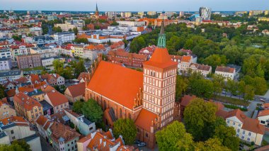 Poland.IMAGE 'deki Olsztyn katedralinin günbatımı görünümü