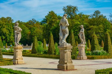 Varşova, Poland.IMAGE 'daki Wilanow Sarayı' nda bir bahçe.