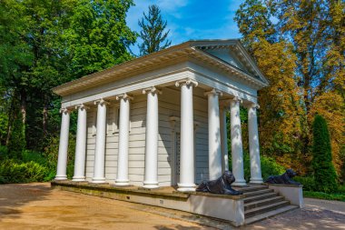 Polonya, Varşova 'daki Royal Lazienki Parkı' nda Sibyl Tapınağı