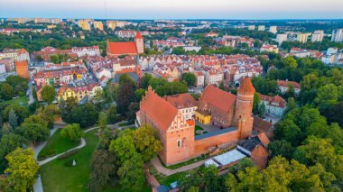 Olsztyn 'in günbatımı manzarası ve Poland.IMAGE kalesi