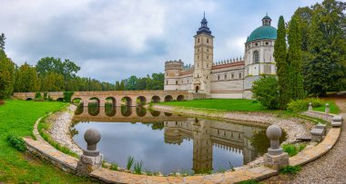Poland.IMAGE 'deki Krasiczyn kalesinde gün doğumu.