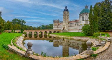 Poland.IMAGE 'deki Krasiczyn kalesinde gün doğumu.