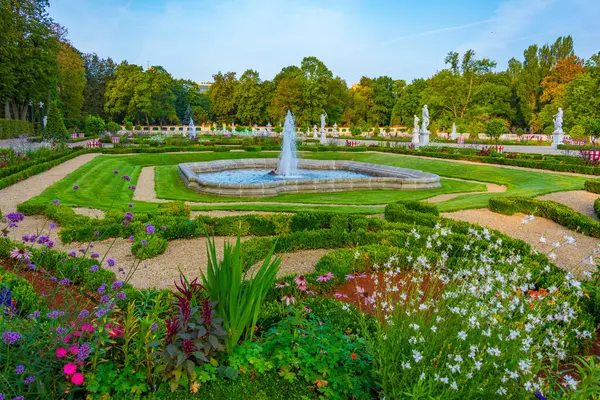 Bialystok, Poland.IMAGE 'daki Branicki Sarayı' nın gündoğumu manzarası