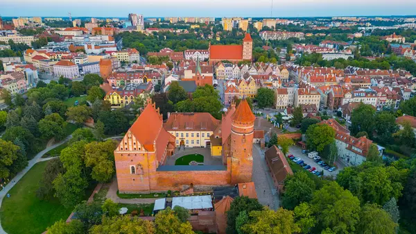 Olsztyn 'in günbatımı manzarası ve Poland.IMAGE kalesi