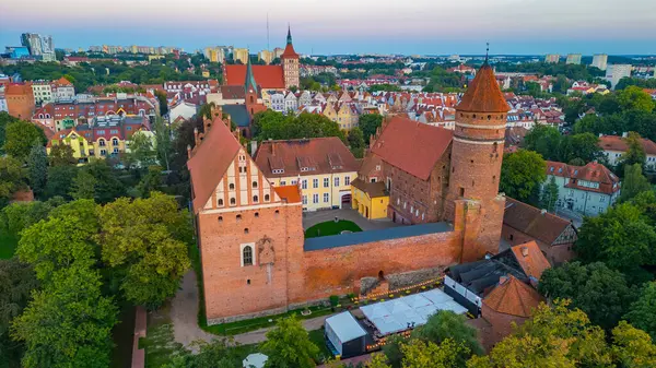 Olsztyn 'in günbatımı manzarası ve Poland.IMAGE kalesi