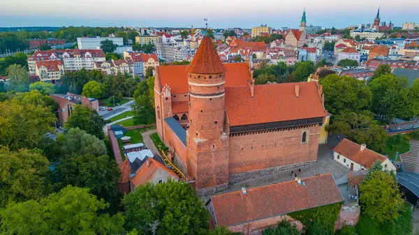 Poland.IMAGE 'deki Olsztyn kalesinin günbatımı manzarası.
