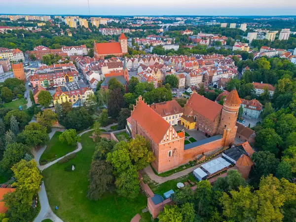 Olsztyn 'in günbatımı manzarası ve Poland.IMAGE kalesi