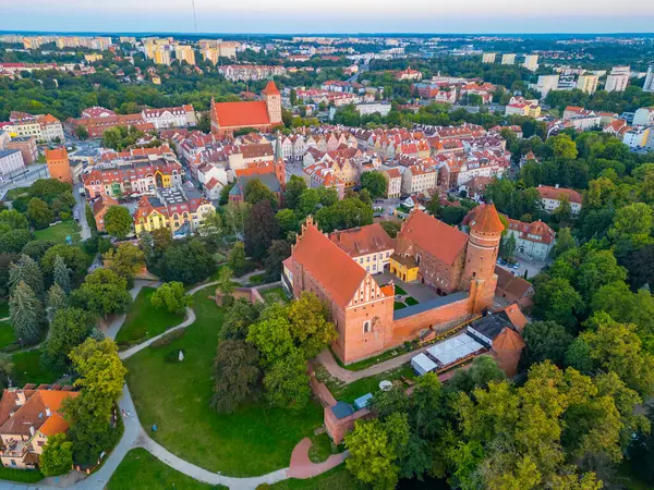 Olsztyn 'in günbatımı manzarası ve Poland.IMAGE kalesi