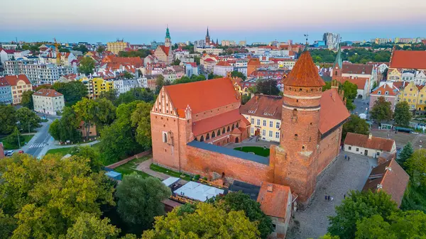 Poland.IMAGE 'deki Olsztyn kalesinin günbatımı manzarası.