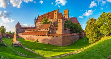 Poland.IMAGE 'deki Malbork kalesinde yaz günü.