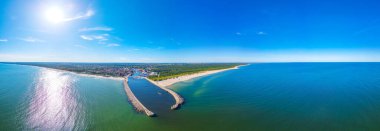 Polonya 'nın Ustka kasabasında dalgalar. Görüntü