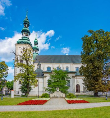 Kutsal Bakire Meryem 'in Varsayımı Katedrali ve Lowicz, Poland.IMAGE' de Aziz Nicholas.