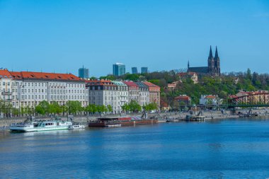 Vysehrad Prag, Çek Cumhuriyeti 'ndeki Vyton Köprüsü' nün arkasında.