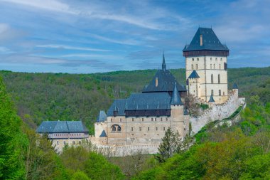 Güneşli bir günde Karlstejn Şatosu, Çek Cumhuriyeti.
