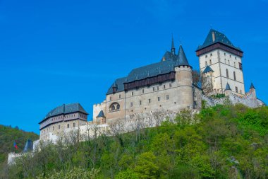 Güneşli bir günde Karlstejn Şatosu, Çek Cumhuriyeti.