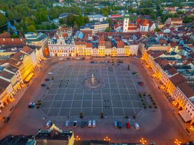 Çek Cumhuriyeti 'nin Ceske Budejovice kentindeki ana meydanın gündoğumu manzarası.