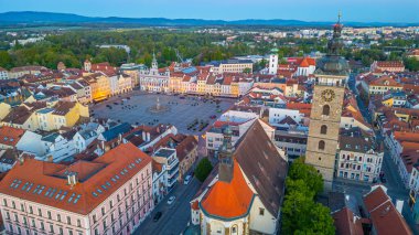 Çek Cumhuriyeti 'nin Ceske Budejovice kentindeki ana meydanın gündoğumu manzarası.