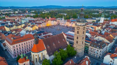 Çek Cumhuriyeti 'nin Ceske Budejovice kentindeki ana meydanın gündoğumu manzarası.