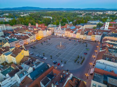 Çek Cumhuriyeti 'nin Ceske Budejovice kentindeki ana meydanın gündoğumu manzarası.