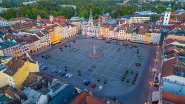 Çek Cumhuriyeti 'nin Ceske Budejovice kentindeki ana meydanın gündoğumu manzarası.