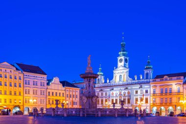 Çek Cumhuriyeti 'nin Ceske Budejovice kentindeki ana meydanın gün doğumu manzarası.