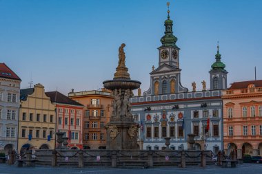 Çek Cumhuriyeti 'nin Ceske Budejovice kentindeki ana meydanın gün doğumu manzarası.