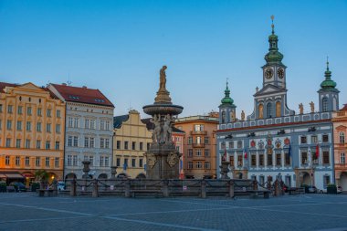 Çek Cumhuriyeti 'nin Ceske Budejovice kentindeki ana meydanın gün doğumu manzarası.