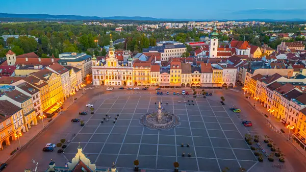 Çek Cumhuriyeti 'nin Ceske Budejovice kentindeki ana meydanın gündoğumu manzarası.