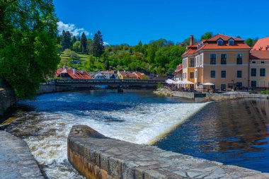 Çek Cumhuriyeti Cesky Krumlov, Vltava 'nın nehir kenarındaki renkli evler.