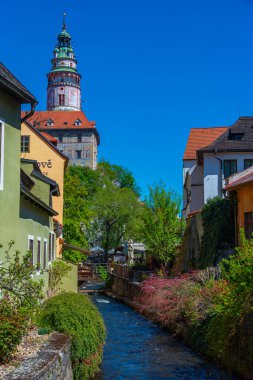 Vltava nehrine bakan Cesky Krumlov kalesi, Çek Cumhuriyeti. IMAGE