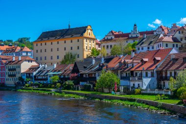 Çek Cumhuriyeti Cesky Krumlov, Vltava 'nın nehir kenarındaki renkli evler.