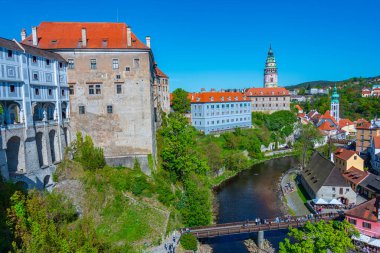 Vltava nehrine bakan Cesky Krumlov kalesi, Çek Cumhuriyeti. IMAGE