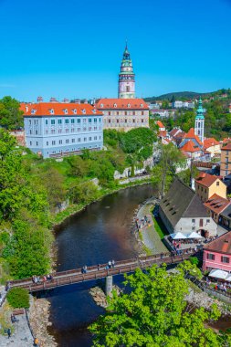 Vltava nehrine bakan Cesky Krumlov kalesi, Çek Cumhuriyeti. IMAGE