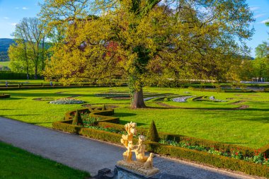 Çek Cumhuriyeti 'ndeki Cesky Krumlov şatosu parkı.