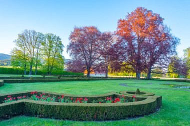 Çek Cumhuriyeti 'ndeki Cesky Krumlov şatosu parkı.