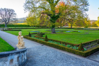 Çek Cumhuriyeti 'ndeki Cesky Krumlov şatosu parkı.