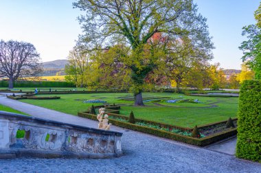 Çek Cumhuriyeti 'ndeki Cesky Krumlov şatosu parkı.
